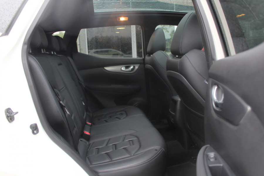 Nissan QASHQAI 1.3 DIG-T Tekna / Full option! / Panoramadak / 360Camera / Leder / Apple CarPlay / 19'' / Bose / Navigatie / Stoelverwarming / Keyless