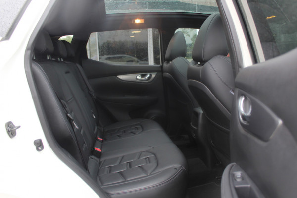 Nissan QASHQAI 1.3 DIG-T Tekna / Full option! / Panoramadak / 360Camera / Leder / Apple CarPlay / 19'' / Bose / Navigatie / Stoelverwarming / Keyless