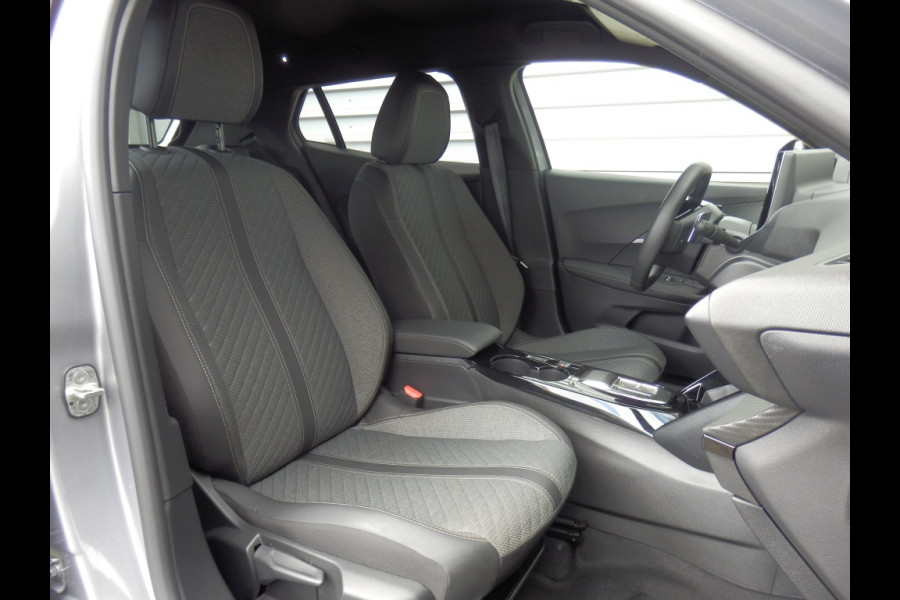Peugeot 2008 1.2 130PK Automaat | Navigatie | Apple Carpl. Andr. Auto
