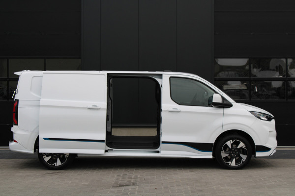 Ford Transit Custom 300 2.0 TDCI L2H1 Sport 170pk - 2x Schuifdeur - Trekhaak - ACC - 19'' LM Velgen - 70L Tank - Navi - Camera - Stoel & Stuurverwar Ford Transit Custom 300 2.0 TDCI L2H1 Sport 170pk - 2x Schuifdeur - Trekhaak - ACC - 19'' LM Velgen - 70L Tank - Navi - Camera - Stoel & Stuurverwar