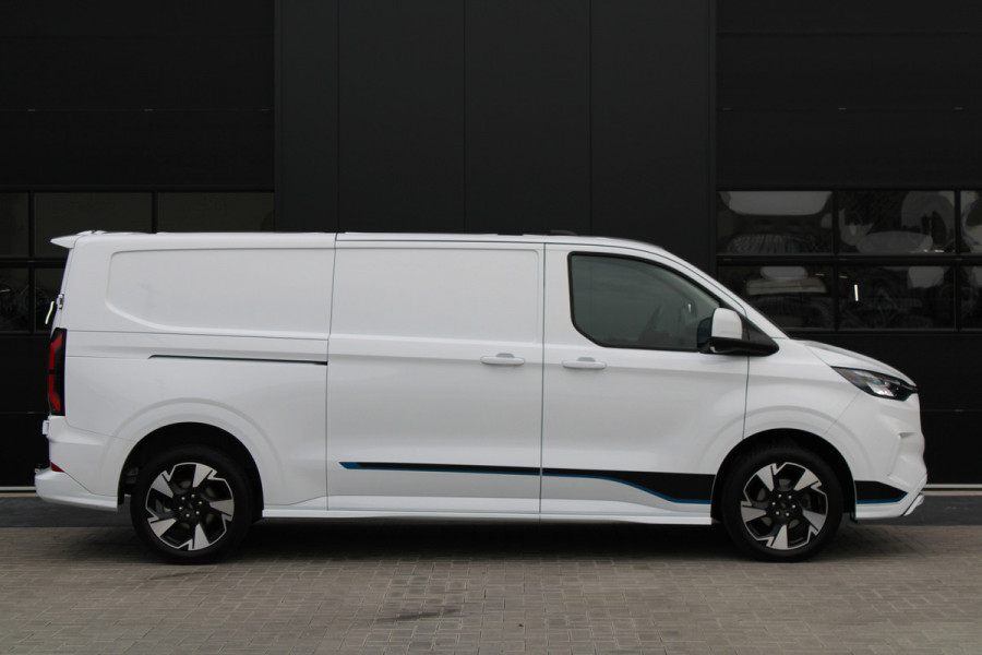 Ford Transit Custom 300 2.0 TDCI L2H1 Sport 170pk - 2x Schuifdeur - Trekhaak - ACC - 19'' LM Velgen - 70L Tank - Navi - Camera - Stoel & Stuurverwar Ford Transit Custom 300 2.0 TDCI L2H1 Sport 170pk - 2x Schuifdeur - Trekhaak - ACC - 19'' LM Velgen - 70L Tank - Navi - Camera - Stoel & Stuurverwar