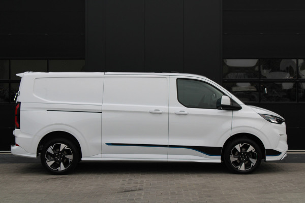 Ford Transit Custom 300 2.0 TDCI L2H1 Sport 170pk - 2x Schuifdeur - Trekhaak - ACC - 19'' LM Velgen - 70L Tank - Navi - Camera - Stoel & Stuurverwar Ford Transit Custom 300 2.0 TDCI L2H1 Sport 170pk - 2x Schuifdeur - Trekhaak - ACC - 19'' LM Velgen - 70L Tank - Navi - Camera - Stoel & Stuurverwar