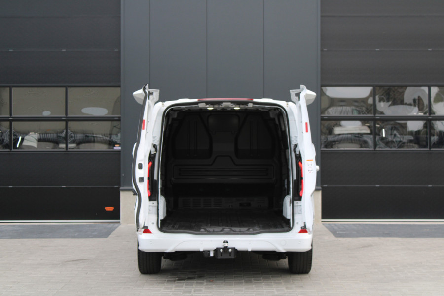 Ford Transit Custom 300 2.0 TDCI L2H1 Sport 170pk - 2x Schuifdeur - Trekhaak - ACC - 19'' LM Velgen - 70L Tank - Navi - Camera - Stoel & Stuurverwar Ford Transit Custom 300 2.0 TDCI L2H1 Sport 170pk - 2x Schuifdeur - Trekhaak - ACC - 19'' LM Velgen - 70L Tank - Navi - Camera - Stoel & Stuurverwar