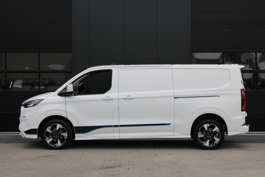 Ford Transit Custom 300 2.0 TDCI L2H1 Sport 170pk - 2x Schuifdeur - Trekhaak - ACC - 19'' LM Velgen - 70L Tank - Navi - Camera - Stoel & Stuurverwar Ford Transit Custom 300 2.0 TDCI L2H1 Sport 170pk - 2x Schuifdeur - Trekhaak - ACC - 19'' LM Velgen - 70L Tank - Navi - Camera - Stoel & Stuurverwar