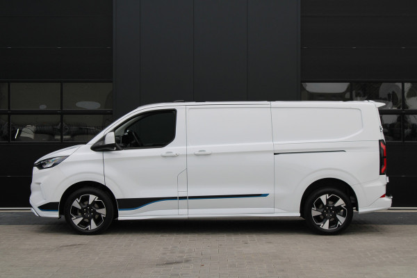 Ford Transit Custom 300 2.0 TDCI L2H1 Sport 170pk - 2x Schuifdeur - Trekhaak - ACC - 19'' LM Velgen - 70L Tank - Navi - Camera - Stoel & Stuurverwar Ford Transit Custom 300 2.0 TDCI L2H1 Sport 170pk - 2x Schuifdeur - Trekhaak - ACC - 19'' LM Velgen - 70L Tank - Navi - Camera - Stoel & Stuurverwar