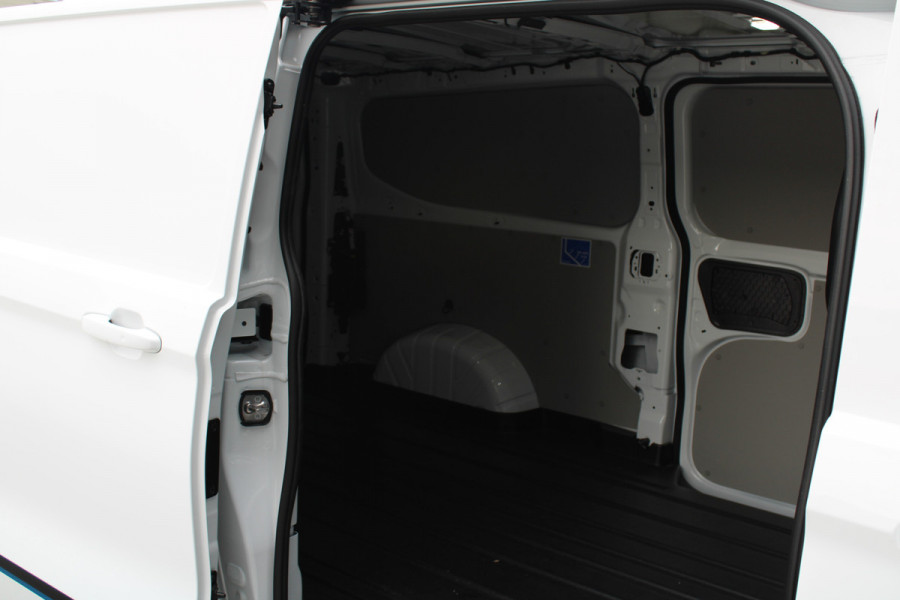 Ford Transit Custom 300 2.0 TDCI L2H1 Sport 170pk - 2x Schuifdeur - Trekhaak - ACC - 19'' LM Velgen - 70L Tank - Navi - Camera - Stoel & Stuurverwar Ford Transit Custom 300 2.0 TDCI L2H1 Sport 170pk - 2x Schuifdeur - Trekhaak - ACC - 19'' LM Velgen - 70L Tank - Navi - Camera - Stoel & Stuurverwar