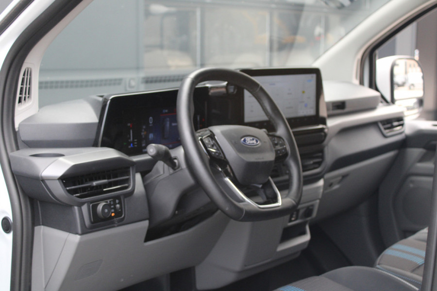 Ford Transit Custom 300 2.0 TDCI L2H1 Sport 170pk - 2x Schuifdeur - Trekhaak - ACC - 19'' LM Velgen - 70L Tank - Navi - Camera - Stoel & Stuurverwar Ford Transit Custom 300 2.0 TDCI L2H1 Sport 170pk - 2x Schuifdeur - Trekhaak - ACC - 19'' LM Velgen - 70L Tank - Navi - Camera - Stoel & Stuurverwar
