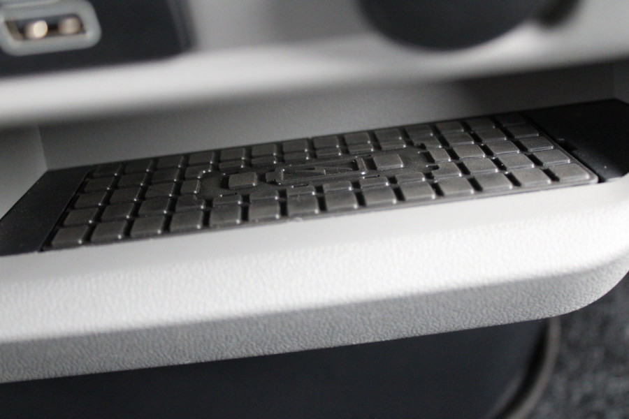 Ford Transit Custom 300 2.0 TDCI L2H1 Sport 170pk - 2x Schuifdeur - ACC - 19'' LM Velgen - 70L Tank - Navi - Camera - Stoel & Stuurverwarming - Blin