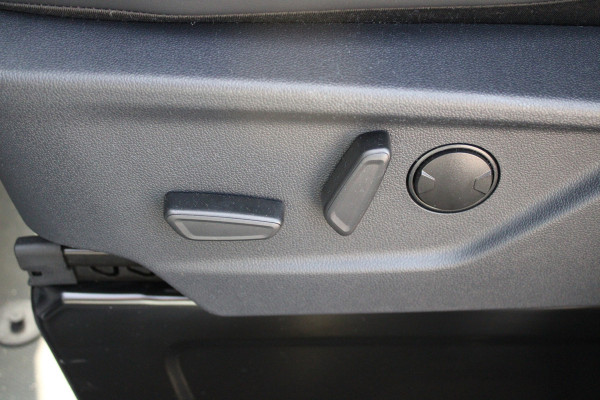 Ford Transit Custom 300 2.0 TDCI L2H1 Sport 170pk - 2x Schuifdeur - ACC - 19'' LM Velgen - 70L Tank - Navi - Camera - Stoel & Stuurverwarming - Blin