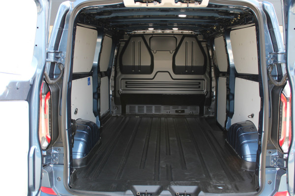 Ford Transit Custom 300 2.0 TDCI L2H1 Sport 170pk - 19" LM velgen - ACC - Blind spot - Navi - Camera - Verwarmd stuur - 70l tank - Rijklaar