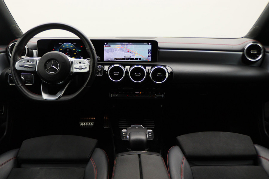 Mercedes-Benz CLA-Klasse Shooting Brake 180 Business Solution AMG Climate, Camera, Cruise, Sportstoelen, LED, Navigatie, Bluetooth, 18''