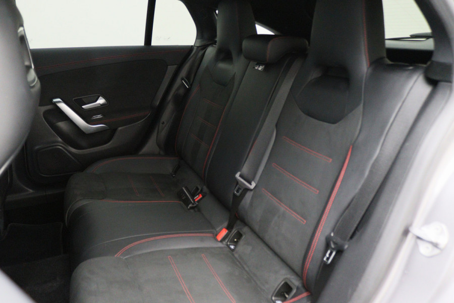 Mercedes-Benz CLA-Klasse Shooting Brake 180 Business Solution AMG Climate, Camera, Cruise, Sportstoelen, LED, Navigatie, Bluetooth, 18''