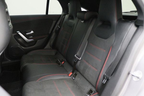 Mercedes-Benz CLA-Klasse Shooting Brake 180 Business Solution AMG Climate, Camera, Cruise, Sportstoelen, LED, Navigatie, Bluetooth, 18''