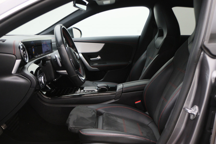 Mercedes-Benz CLA-Klasse Shooting Brake 180 Business Solution AMG Climate, Camera, Cruise, Sportstoelen, LED, Navigatie, Bluetooth, 18''