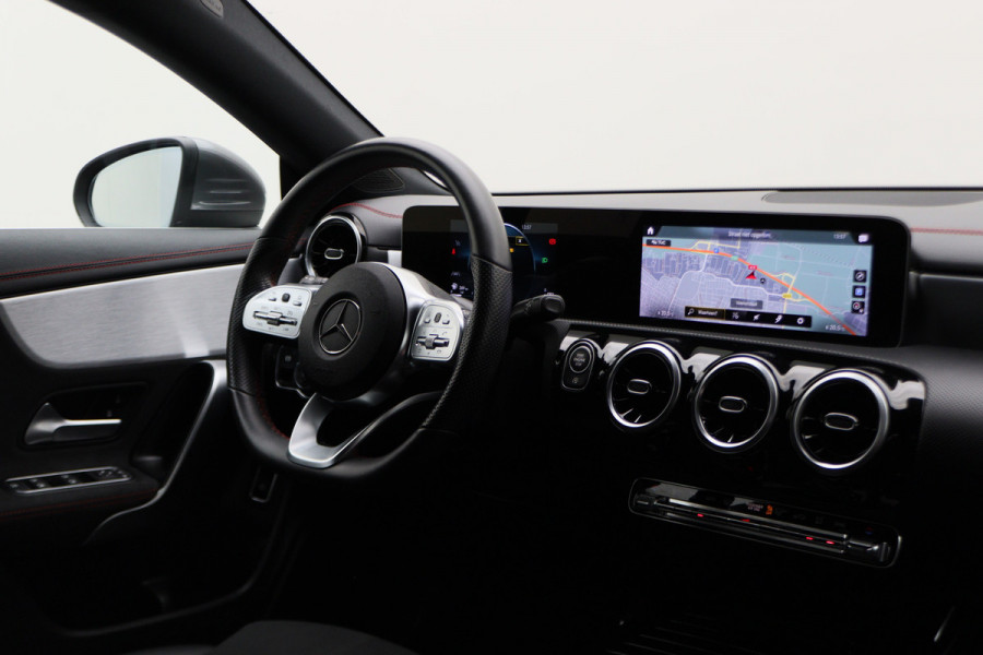 Mercedes-Benz CLA-Klasse Shooting Brake 180 Business Solution AMG Climate, Camera, Cruise, Sportstoelen, LED, Navigatie, Bluetooth, 18''