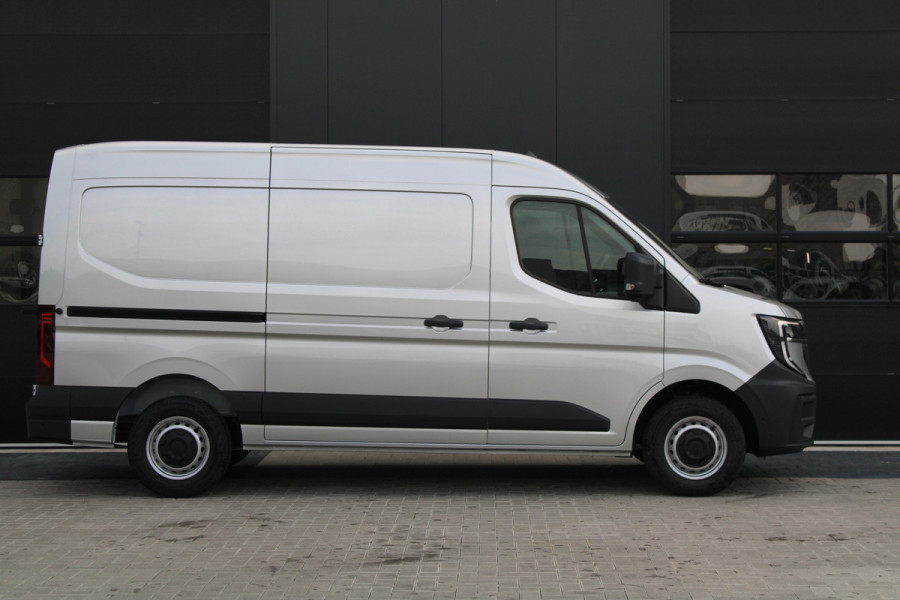 Renault Master T35 2.0 dCi 170pk L2H2 Extra - Navigatie - Camera - 270 gr deuren - Parkeersensoren - Draadloos laden - Rijklaar