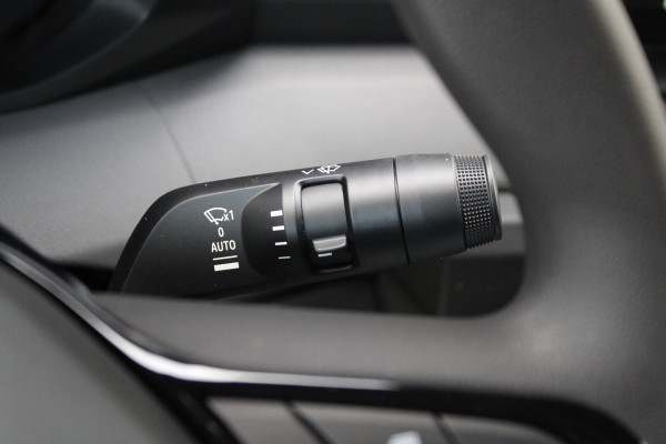 Renault Master T35 2.0 dCi 170pk L2H2 Extra - Navigatie - Camera - 270 gr deuren - Parkeersensoren - Draadloos laden - Rijklaar