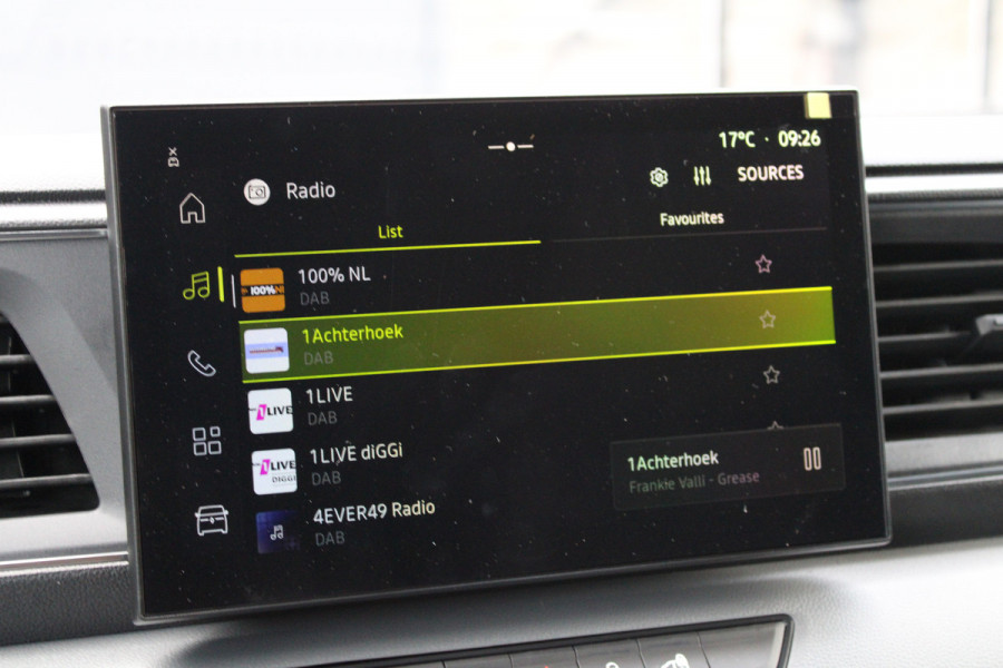 Renault Master T35 2.0 dCi 170pk L2H2 Extra - Navigatie - Camera - 270 gr deuren - Parkeersensoren - Draadloos laden - Rijklaar