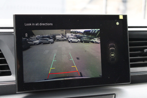 Renault Master T35 2.0 dCi 170pk L2H2 Extra - Navigatie - Camera - 270 gr deuren - Parkeersensoren - Draadloos laden - Rijklaar