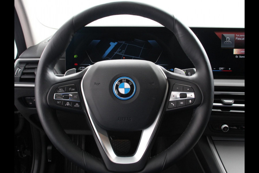 BMW 3 Serie Touring 320e Climate control Adaptive cruise control Parkeersensoren Navigatie LED Apple Carplay/ Android Auto