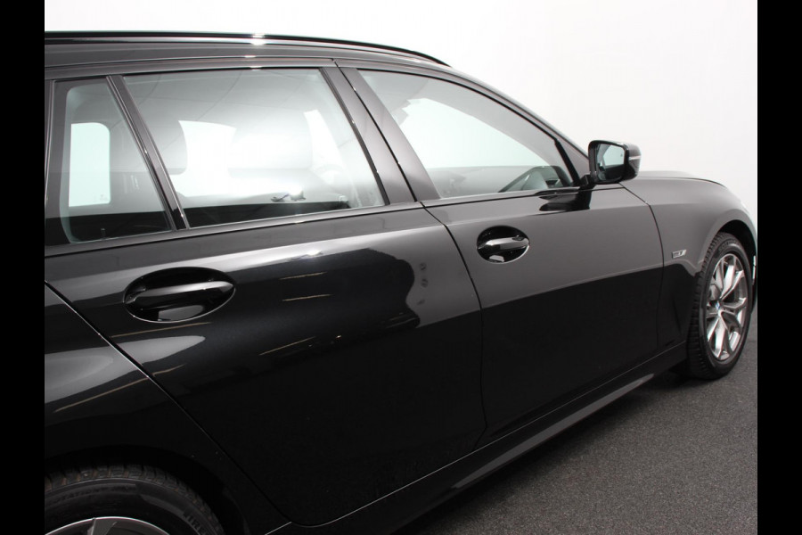 BMW 3 Serie Touring 320e Climate control Adaptive cruise control Parkeersensoren Navigatie LED Apple Carplay/ Android Auto