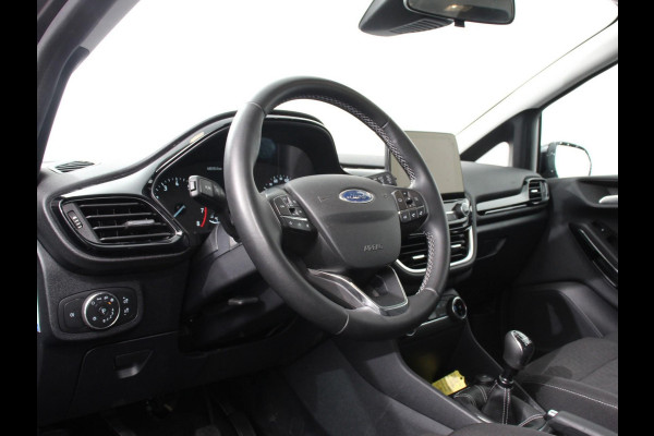 Ford Fiesta 1.0 EcoBoost Hybrid Titanium Climate control Navigatie Cruise control LED Apple Carplay/ Android Auto  Parkeersensor voor