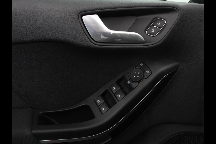 Ford Fiesta 1.0 EcoBoost Hybrid Titanium Climate control Navigatie Cruise control LED Apple Carplay/ Android Auto  Parkeersensor voor