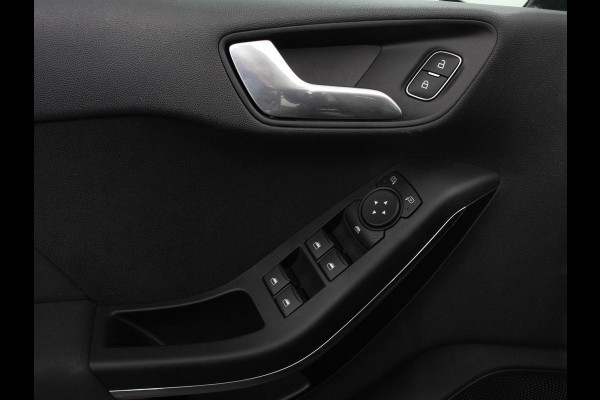 Ford Fiesta 1.0 EcoBoost Hybrid Titanium Climate control Navigatie Cruise control LED Apple Carplay/ Android Auto  Parkeersensor voor