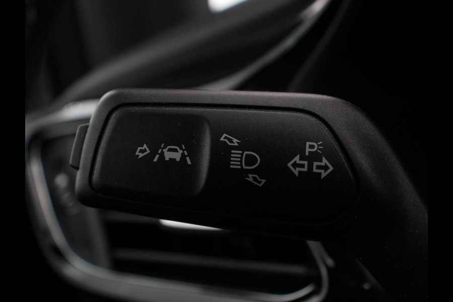 Ford Fiesta 1.0 EcoBoost Hybrid Titanium Climate control Navigatie Cruise control LED Apple Carplay/ Android Auto  Parkeersensor voor