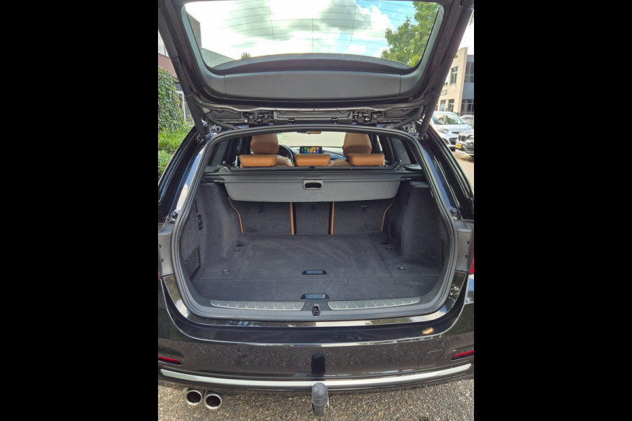 BMW 3 Serie Touring 320i Edition Luxury Line Purity Executive Pano Trekhaak HUD CarPlay NAP Navi Camera GARANTIE inbeg F31 LCI