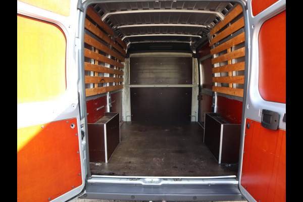 Peugeot Boxer 2.0 BlueHDI 131pk Euro 6 L2H2 -Trekhaak - Navi - Cruise - Airco