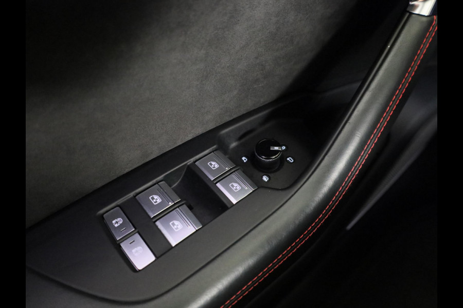 Audi RS6 Avant TFSI quattro 600pk | Panoramadak | Keremisch | Bang & Olufsen Advanced Soundsystem | Head Up Display | Matrix laser Led | Vierwielbesturing