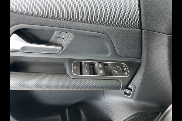 Mercedes-Benz B-Klasse 160 Advantage Achteruitrijcamera - Airco - Cruise control - Navigatie full map - Parkeersensoren voor en achter - Start/ stop systeem