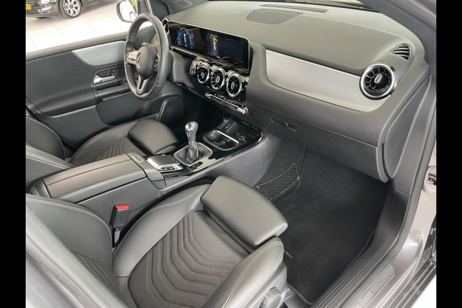 Mercedes-Benz B-Klasse 160 Advantage Achteruitrijcamera - Airco - Cruise control - Navigatie full map - Parkeersensoren voor en achter - Start/ stop systeem