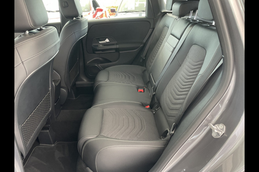 Mercedes-Benz B-Klasse 160 Advantage Achteruitrijcamera - Airco - Cruise control - Navigatie full map - Parkeersensoren voor en achter - Start/ stop systeem
