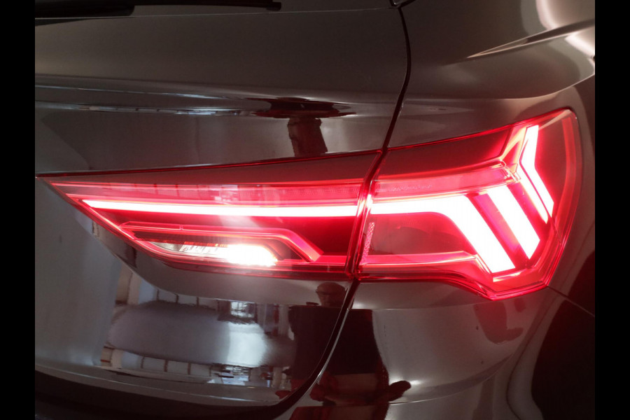 Audi Q3 Sportback 45 TFSI e S Edition 245 pk S-tronic | Navigatie | Panoramadak | Parkeersensoren | Achteruitrijcamera | Adaptieve cruise control | Lichtmetalen velgen 20" | S-Line |