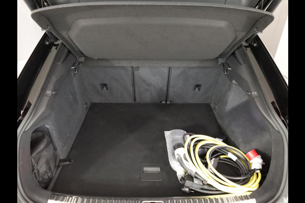Audi Q3 Sportback 45 TFSI e S Edition 245 pk S-tronic | Navigatie | Panoramadak | Parkeersensoren | Achteruitrijcamera | Adaptieve cruise control | Lichtmetalen velgen 20" | S-Line |