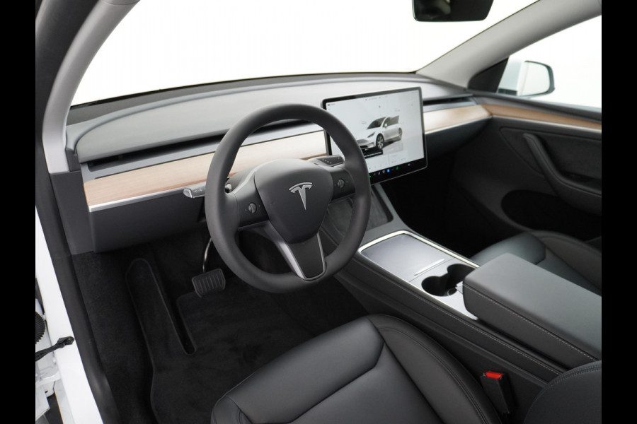 Tesla Model Y RWD 58kWh LFP Warmtepomp Leder Panoramadak Navi Ecc Led Stoel+Stuurverwarming AMD Ryzen™ Processor Elektrisch Verstelbare Stoelen + Memory Keyless Origineel Nederlandse Auto Fabrieksgarantie 23-8-'24/80.000km Garantie op Accu 23-8-'32/160.000km