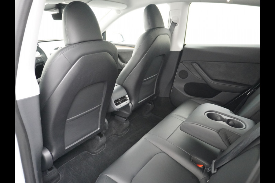 Tesla Model Y RWD 58kWh LFP Warmtepomp Leder Panoramadak Navi Ecc Led Stoel+Stuurverwarming AMD Ryzen™ Processor Elektrisch Verstelbare Stoelen + Memory Keyless Origineel Nederlandse Auto Fabrieksgarantie 23-8-'24/80.000km Garantie op Accu 23-8-'32/160.000km