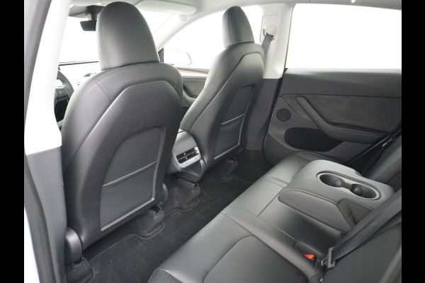 Tesla Model Y RWD 58kWh LFP Warmtepomp Leder Panoramadak Navi Ecc Led Stoel+Stuurverwarming AMD Ryzen™ Processor Elektrisch Verstelbare Stoelen + Memory Keyless Origineel Nederlandse Auto Fabrieksgarantie 23-8-'24/80.000km Garantie op Accu 23-8-'32/160.000km