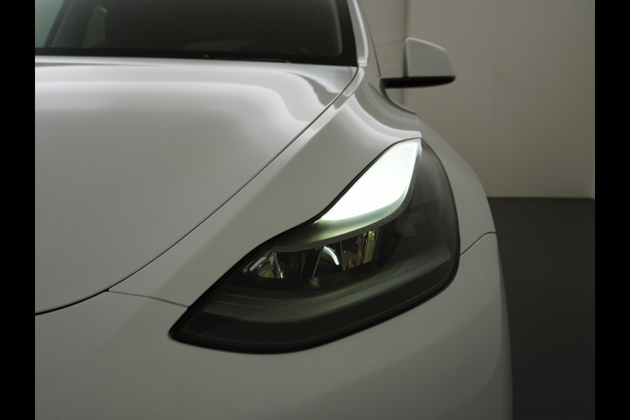 Tesla Model Y RWD 58kWh LFP Warmtepomp Leder Panoramadak Navi Ecc Led Stoel+Stuurverwarming AMD Ryzen™ Processor Elektrisch Verstelbare Stoelen + Memory Keyless Origineel Nederlandse Auto Fabrieksgarantie 23-8-'24/80.000km Garantie op Accu 23-8-'32/160.000km