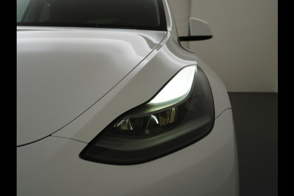Tesla Model Y RWD 58kWh LFP Warmtepomp Leder Panoramadak Navi Ecc Led Stoel+Stuurverwarming AMD Ryzen™ Processor Elektrisch Verstelbare Stoelen + Memory Keyless Origineel Nederlandse Auto Fabrieksgarantie 23-8-'24/80.000km Garantie op Accu 23-8-'32/160.000km