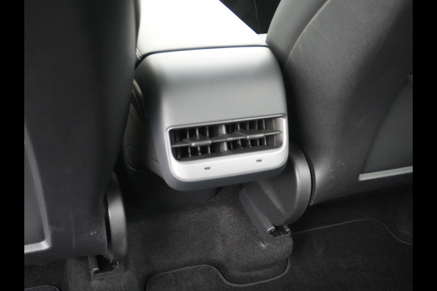 Tesla Model Y RWD 58kWh LFP Warmtepomp Leder Panoramadak Navi Ecc Led Stoel+Stuurverwarming AMD Ryzen™ Processor Elektrisch Verstelbare Stoelen + Memory Keyless Origineel Nederlandse Auto Fabrieksgarantie 23-8-'24/80.000km Garantie op Accu 23-8-'32/160.000km