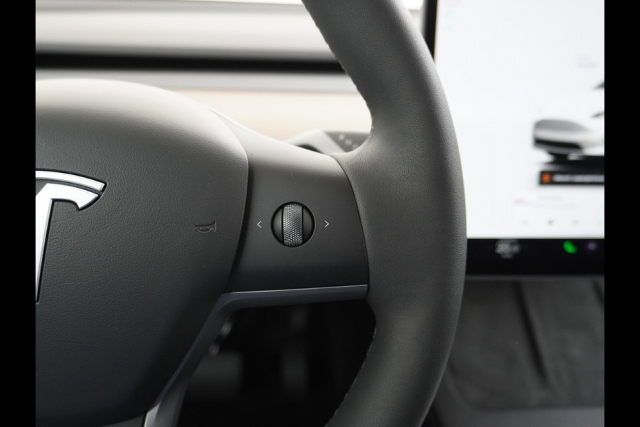 Tesla Model Y RWD 58kWh LFP Warmtepomp Leder Panoramadak Navi Ecc Led Stoel+Stuurverwarming AMD Ryzen™ Processor Elektrisch Verstelbare Stoelen + Memory Keyless Origineel Nederlandse Auto Fabrieksgarantie 23-8-'24/80.000km Garantie op Accu 23-8-'32/160.000km