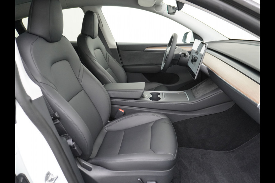 Tesla Model Y RWD 58kWh LFP Warmtepomp Leder Panoramadak Navi Ecc Led Stoel+Stuurverwarming AMD Ryzen™ Processor Elektrisch Verstelbare Stoelen + Memory Keyless Origineel Nederlandse Auto Fabrieksgarantie 23-8-'24/80.000km Garantie op Accu 23-8-'32/160.000km