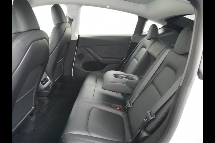 Tesla Model Y RWD 58kWh LFP Warmtepomp Leder Panoramadak Navi Ecc Led Stoel+Stuurverwarming AMD Ryzen™ Processor Elektrisch Verstelbare Stoelen + Memory Keyless Origineel Nederlandse Auto Fabrieksgarantie 23-8-'24/80.000km Garantie op Accu 23-8-'32/160.000km