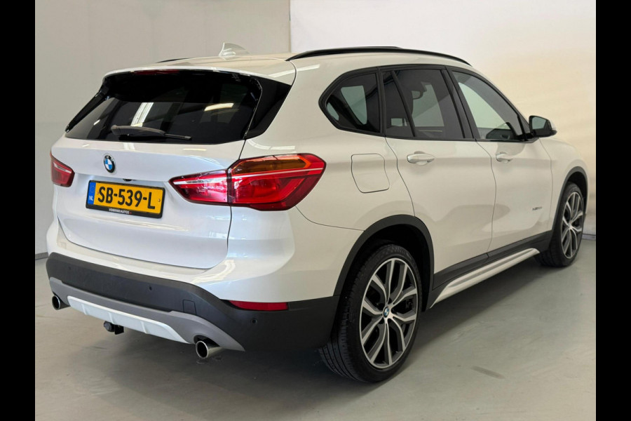 BMW X1 XDrive20d High Exe / M Pakket / Pano / Harman / Headup