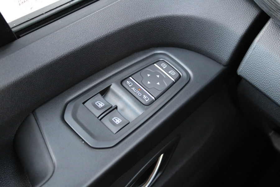 Renault Trafic 2.0 Blue dCi 170pk T29 L2H1 Extra DC - 2x Schuifdeur - Carplay - LED - Blind Spot - Navigatie - Camera - Trekhaak - Stoelverwarm Renault Trafic 2.0 Blue dCi 170pk T29 L2H1 Extra DC - 2x Schuifdeur - Carplay - LED - Blind Spot - Navigatie - Camera - Trekhaak - Stoelverwarm