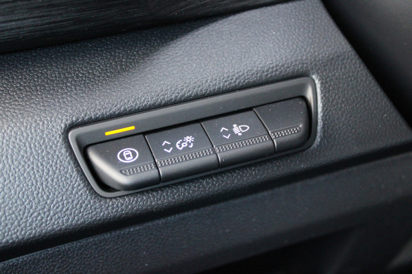 Renault Trafic 2.0 Blue dCi 170pk T29 L2H1 Extra DC - 2x Schuifdeur - Carplay - LED - Blind Spot - Navigatie - Camera - Trekhaak - Stoelverwarm Renault Trafic 2.0 Blue dCi 170pk T29 L2H1 Extra DC - 2x Schuifdeur - Carplay - LED - Blind Spot - Navigatie - Camera - Trekhaak - Stoelverwarm