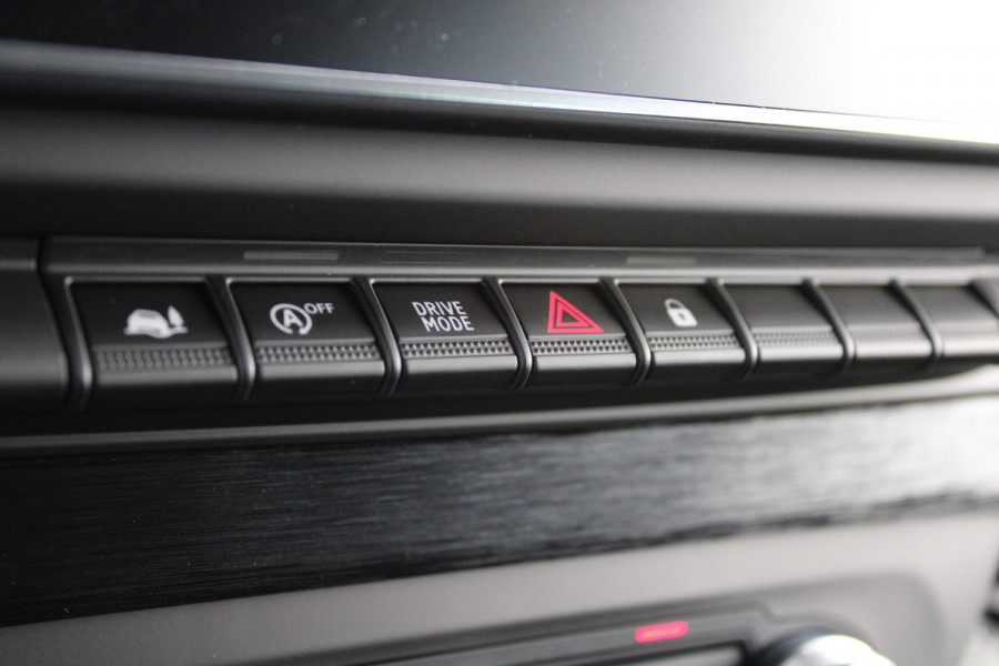 Renault Trafic 2.0 Blue dCi 170pk T29 L2H1 Extra DC - 2x Schuifdeur - Carplay - LED - Blind Spot - Navigatie - Camera - Trekhaak - Stoelverwarm Renault Trafic 2.0 Blue dCi 170pk T29 L2H1 Extra DC - 2x Schuifdeur - Carplay - LED - Blind Spot - Navigatie - Camera - Trekhaak - Stoelverwarm